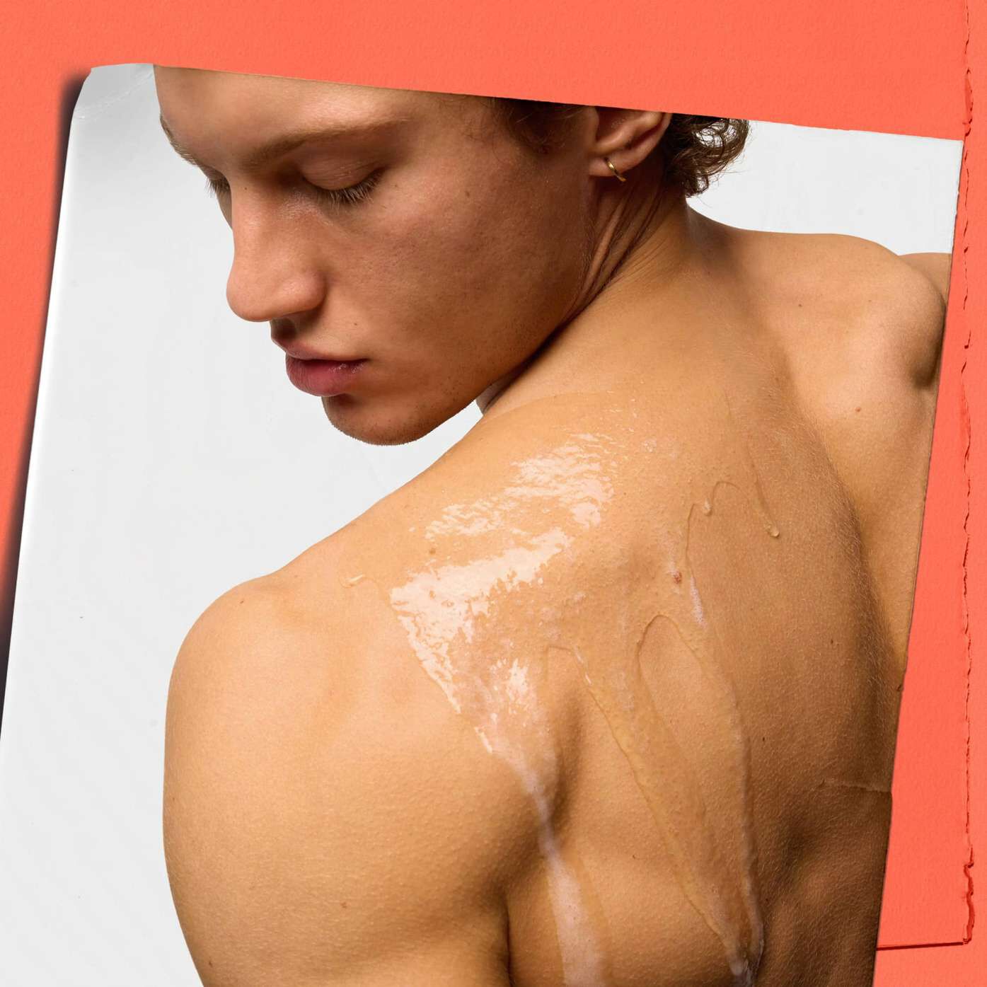 Model with Kiehl's Grapefruit Liquid Body Cleanser on their back