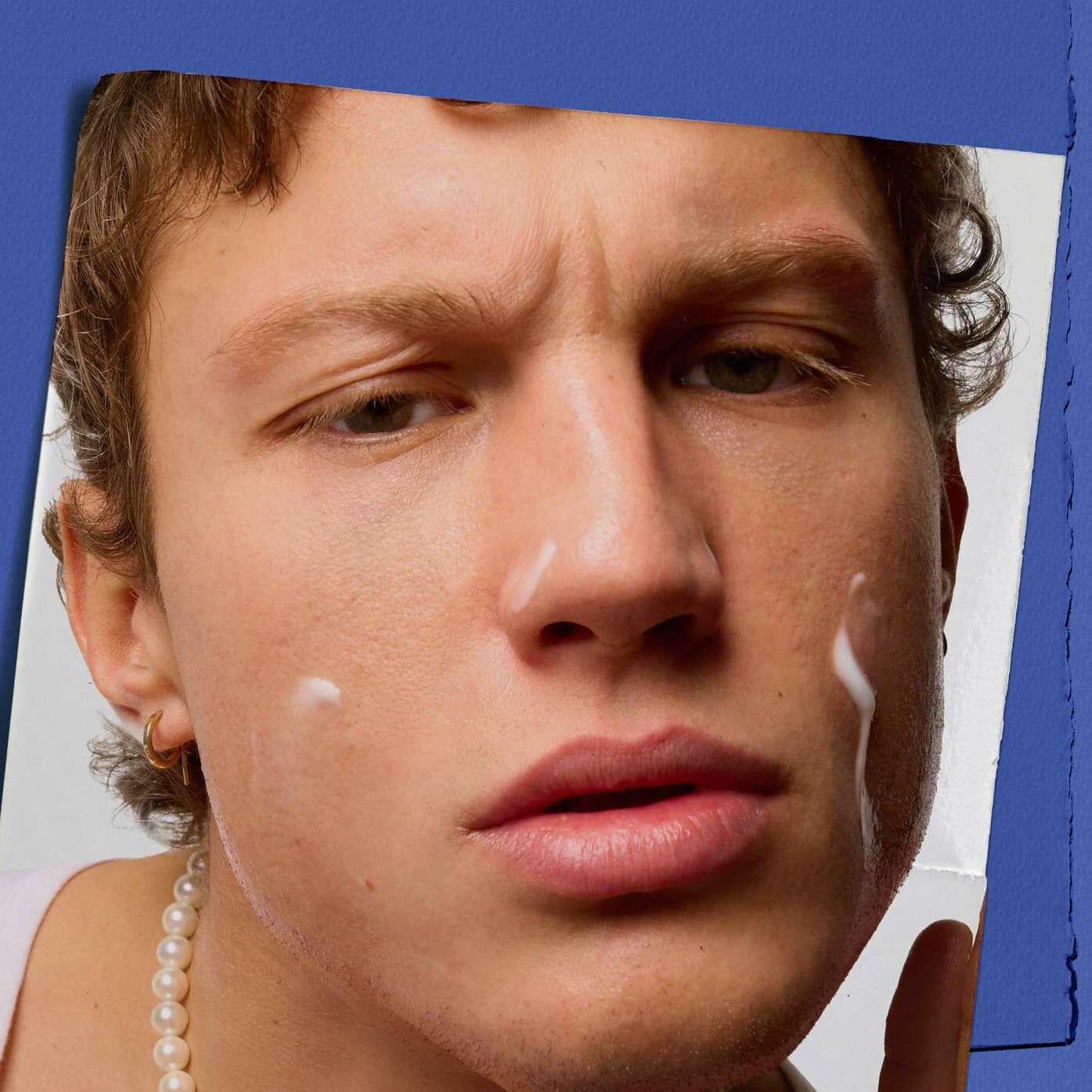 Model with Facial Fuel Energizing Moisture Treatment for Men on face